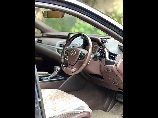 Used Lexus ES 300h Luxury in Gurgaon