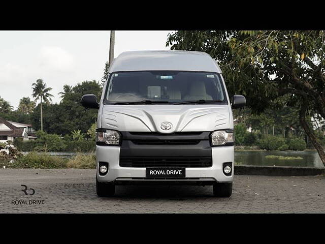 Used Toyota Commuter HiAce 3.0 L in Kochi