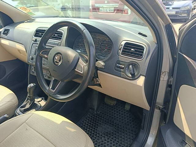 Used Skoda Rapid Ambition 1.6 MPI AT in Mumbai