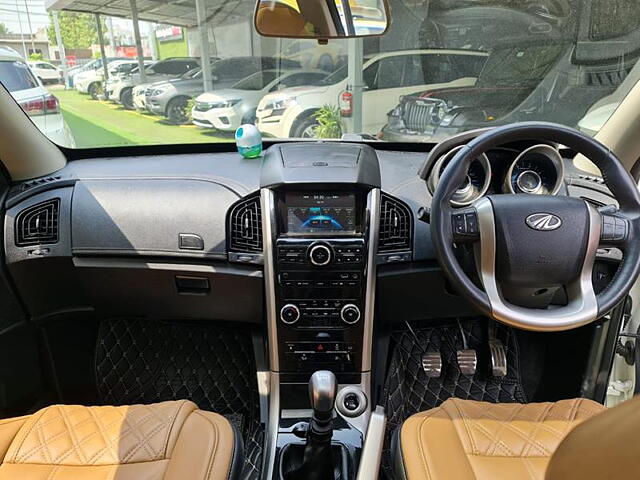 Used Mahindra XUV500 W11 in Lucknow