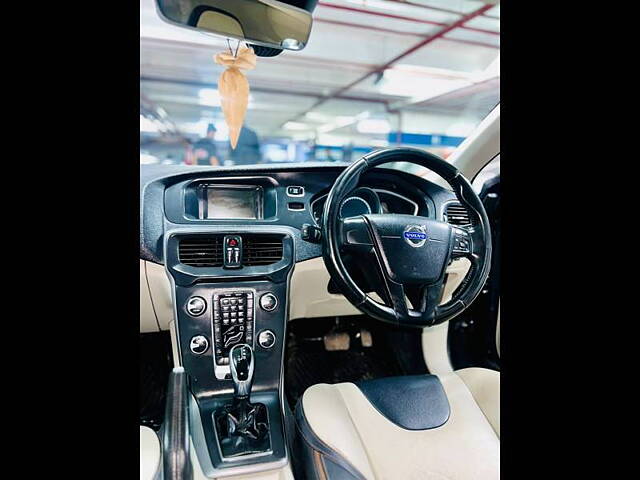 Used Volvo V40 Cross Country [2016-2019] T4 Momentum in Mumbai