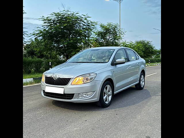 Used Skoda Rapid [2014-2015] 1.5 TDI CR Ambition AT with Alloy Wheels in Mohali