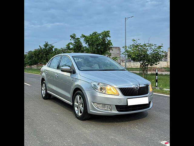 Used Skoda Rapid [2014-2015] 1.5 TDI CR Ambition AT with Alloy Wheels in Mohali