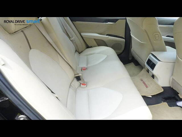 Used Toyota Camry Hybrid in Kochi