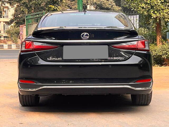 Used Lexus ES 300h Luxury in Delhi