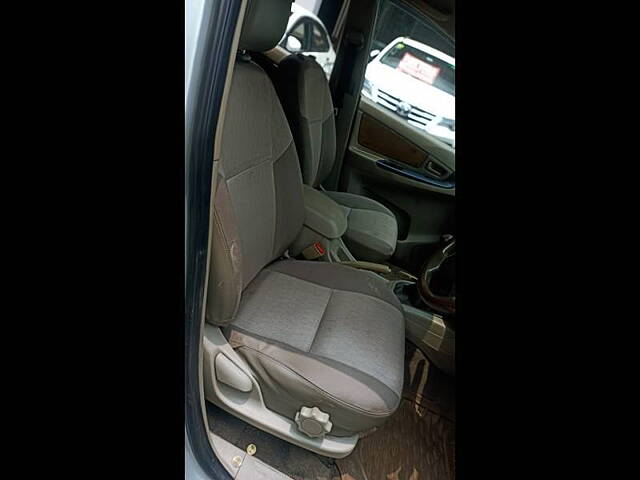 Used Toyota Innova [2012-2013] 2.5 G 8 STR BS-IV in Kanpur