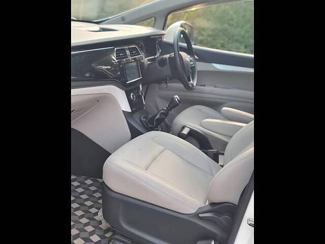 Used Mahindra Marazzo [2018-2020] M8 7 STR in Surat