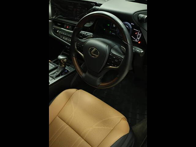 Used Lexus ES 300h Luxury in Chennai