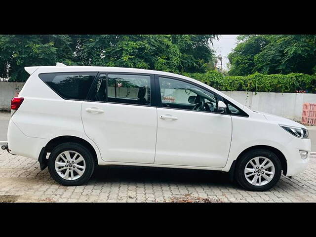 Used Toyota Innova Crysta [2016-2020] 2.4 G 8 STR [2016-2017] in Kanpur