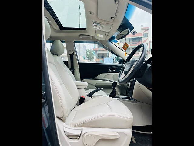 Used Mahindra XUV300 [2019-2024] W8 (O) 1.2 Petrol in Delhi