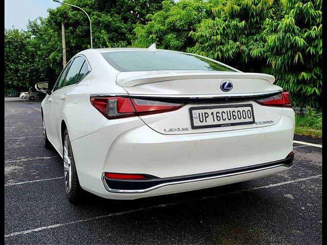 Used Lexus ES 300h Luxury in Delhi