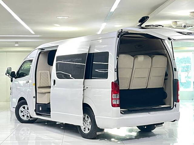 Used Toyota Commuter HiAce 3.0 L in Mumbai