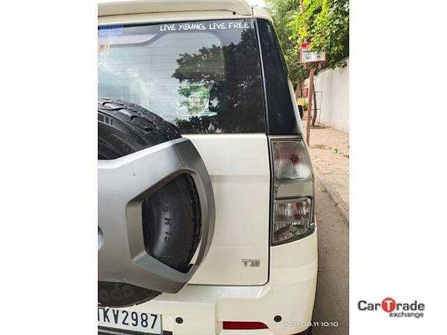 Used Mahindra TUV300 T10 in Ahmedabad