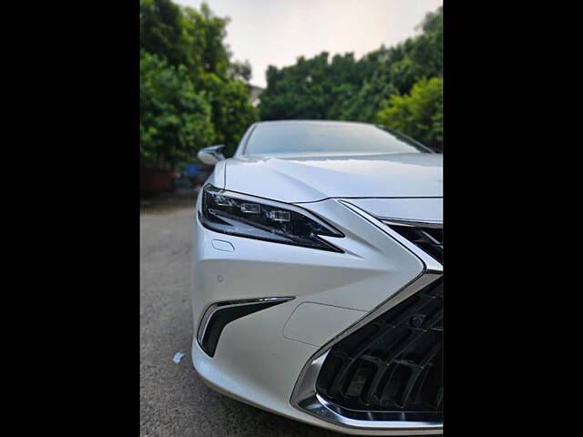 Used Lexus ES 300h Luxury in Delhi