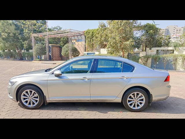 Used Volkswagen Passat Highline in Ahmedabad