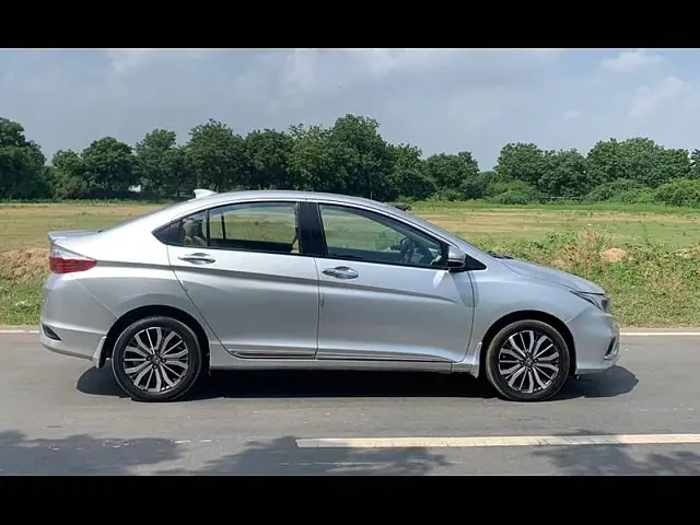 Second Hand 2018 Honda City 4th Generation ZX CVT Petrol for sale at Rs. 9,90,000 in Ahmedabad. Second Hand 2018 Honda City 4th Generation ZX CVT Petrol for sale at Rs. 9,90,000 in Ahmedabad.