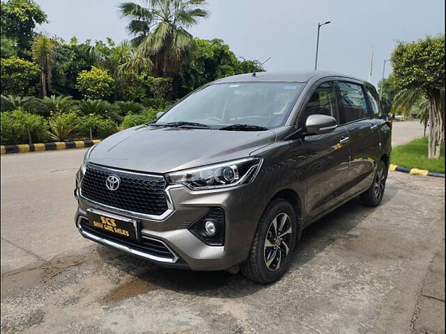 Used Toyota Rumion V AT in Delhi