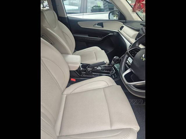 Used Mahindra XUV700 AX 7 Petrol AT 7 STR [2021] in Delhi