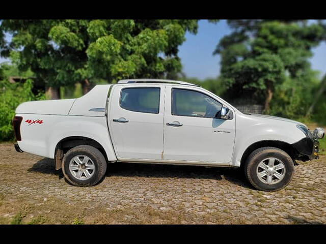 Used Isuzu D-Max V-Cross [2016-2018] 4x4 in Ahmedabad