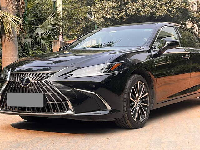 Used Lexus ES 300h Luxury in Delhi