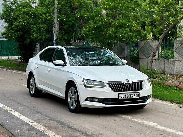 Used 2016 Skoda Superb in Delhi