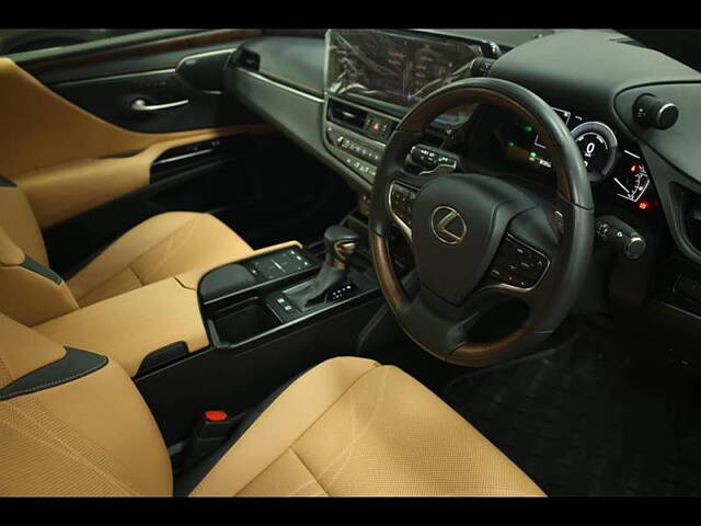 Used Lexus ES 300h Luxury in Chennai