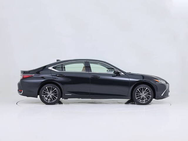 Used Lexus ES 300h Luxury in Lucknow