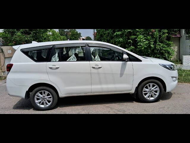 Used Toyota Innova Crysta [2016-2020] 2.4 G 7 STR [2016-2017] in Lucknow