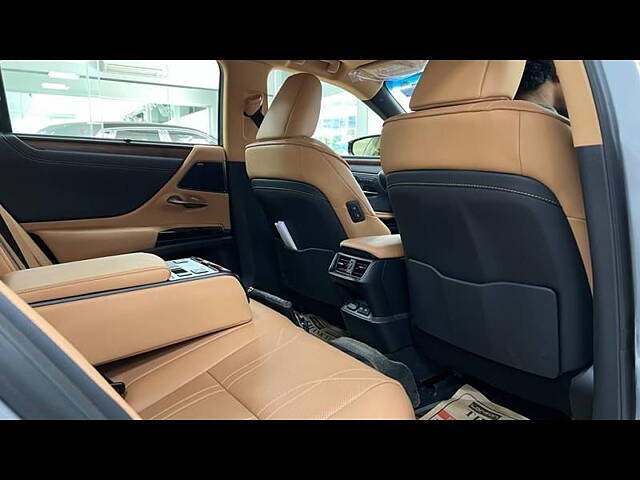 Used Lexus ES 300h Luxury in Chennai