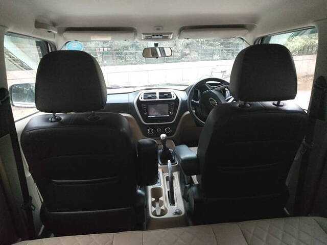 Used Mahindra TUV300 T10 in Delhi