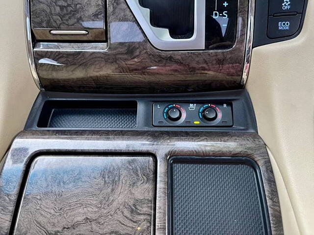 Used Toyota Vellfire VIP – Executive Lounge in Delhi