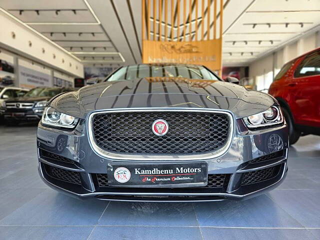 Jaguar xe store front grill