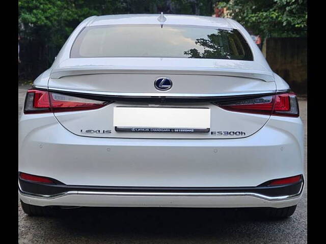 Used Lexus ES 300h Luxury in Delhi