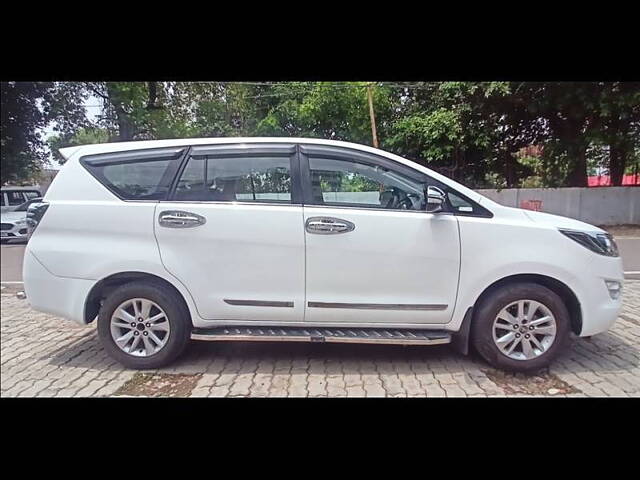 Used Toyota Innova Crysta [2016-2020] 2.4 G 7 STR [2016-2017] in Kanpur