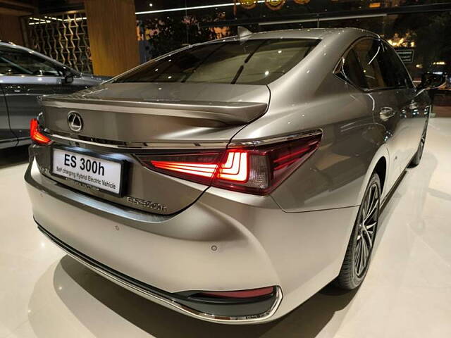 Used Lexus ES 300h Luxury in Mumbai