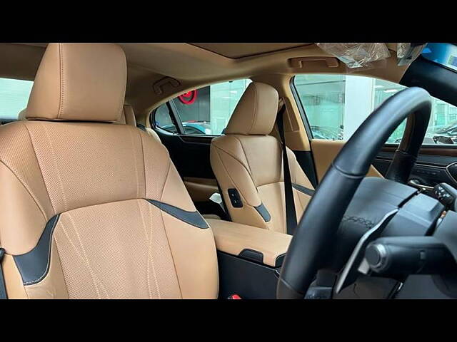 Used Lexus ES 300h Luxury in Chennai