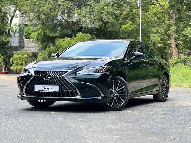 Used Lexus ES 300h Luxury in Delhi