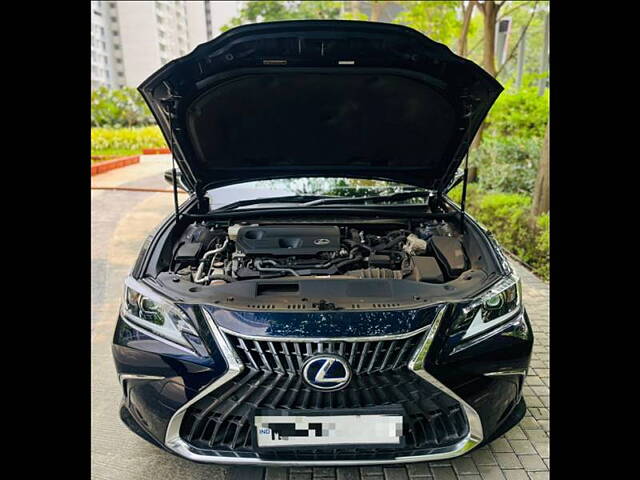 Used Lexus ES 300h Luxury in Mumbai