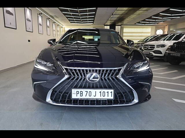 Used Lexus ES 300h Luxury in Chandigarh