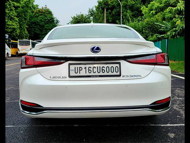 Used Lexus ES 300h Luxury in Delhi