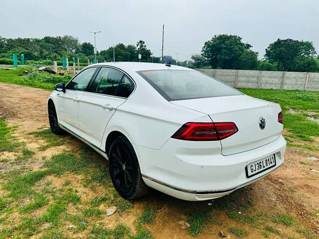 Used Volkswagen Passat Highline in Ahmedabad