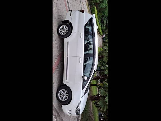 Used Toyota Innova Crysta [2016-2020] 2.4 G 8 STR [2016-2017] in Lucknow