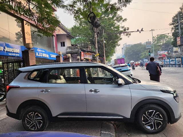 Used 2022 Kia Carens in Kolkata