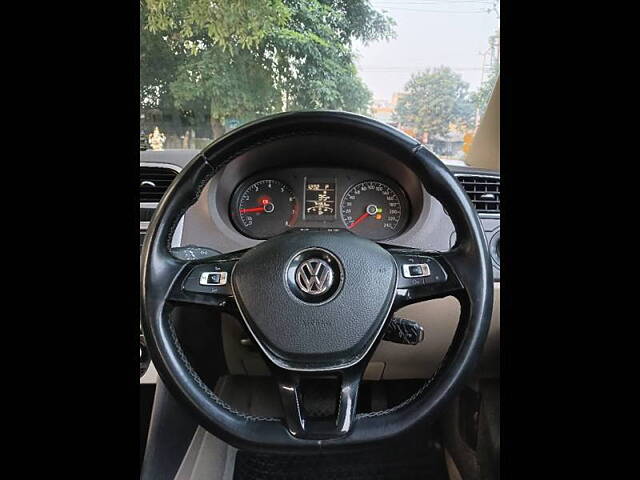 Used Volkswagen Vento [2015-2019] Highline Petrol AT [2015-2016] in Vadodara