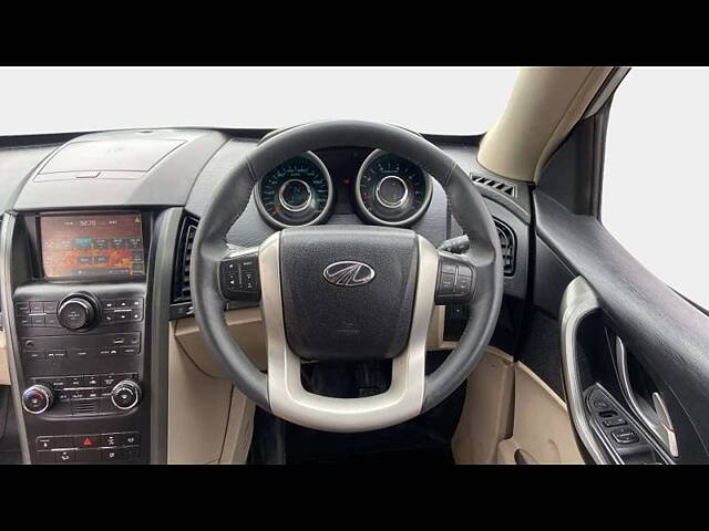 Used Mahindra XUV500 W9 [2018-2020] in Surat