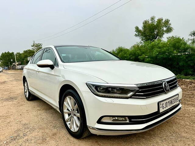 Used Volkswagen Passat Highline in Ahmedabad