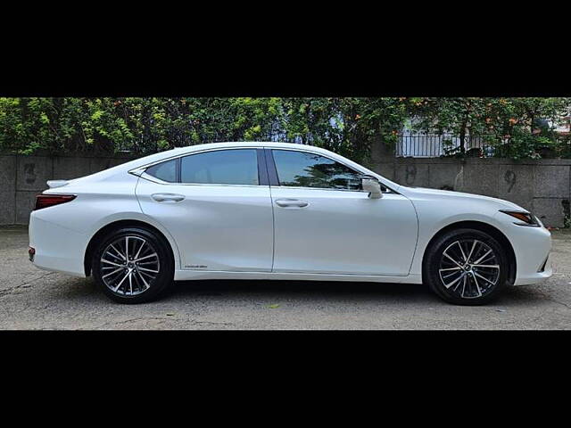 Used Lexus ES 300h Luxury in Delhi