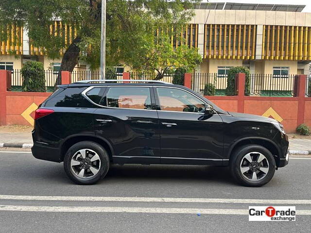 Used Mahindra Alturas G4 2WD High AT in Delhi