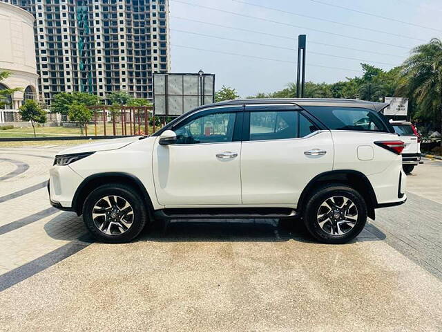 Used Toyota Fortuner Legender 2.8 4X2 AT in Lucknow