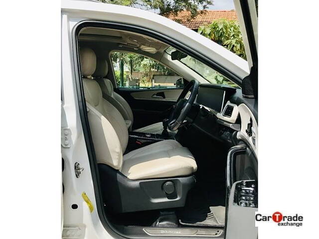 Used Mahindra XUV700 AX 7 Diesel MT Luxury Pack 7 STR [2021] in Bangalore